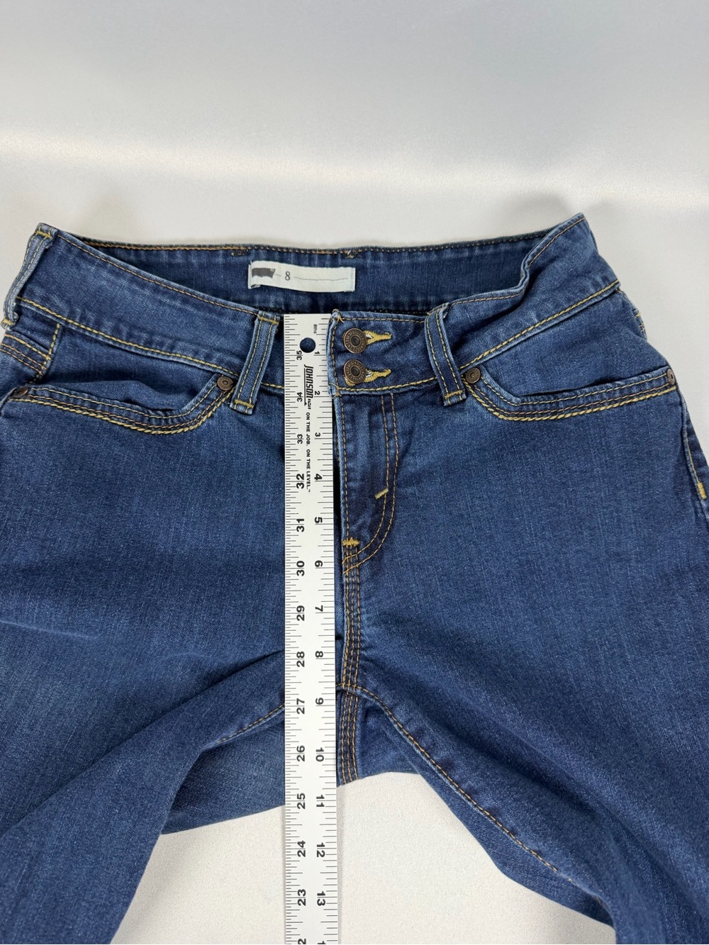 Levi’s Women’s Dark Blue Capri Jeans Size 8 - Picture 7 of 9